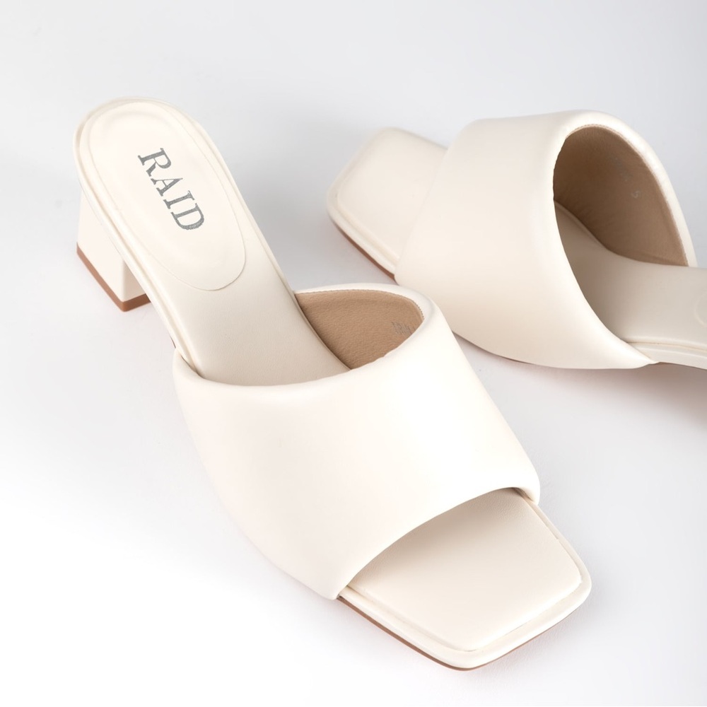 NWOT RAID Irmaa Low Block Mule Sandal in Cream - Very Light and Comfortable